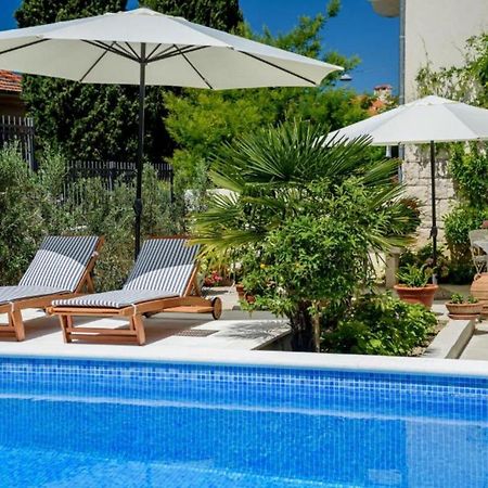 Palace Schoen Milesi - Esense Of Prestige - Private Pool - Free Parking - Old Money Style Luxury Rooms - Walking Distance To The Old Town, The Beach And All Amenities - Buralux Properties Split Buitenkant foto