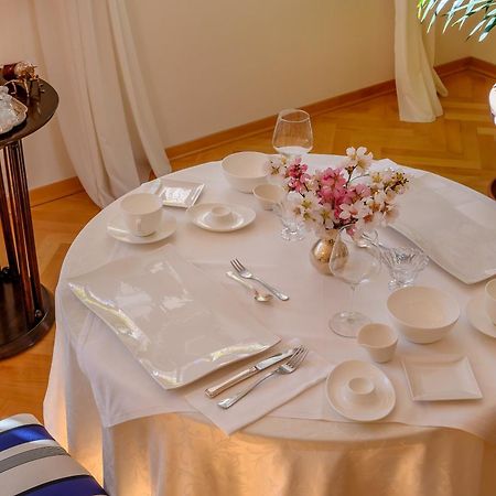 Palace Schoen Milesi - Esense Of Prestige - Private Pool - Free Parking - Old Money Style Luxury Rooms - Walking Distance To The Old Town, The Beach And All Amenities - Buralux Properties Split Buitenkant foto