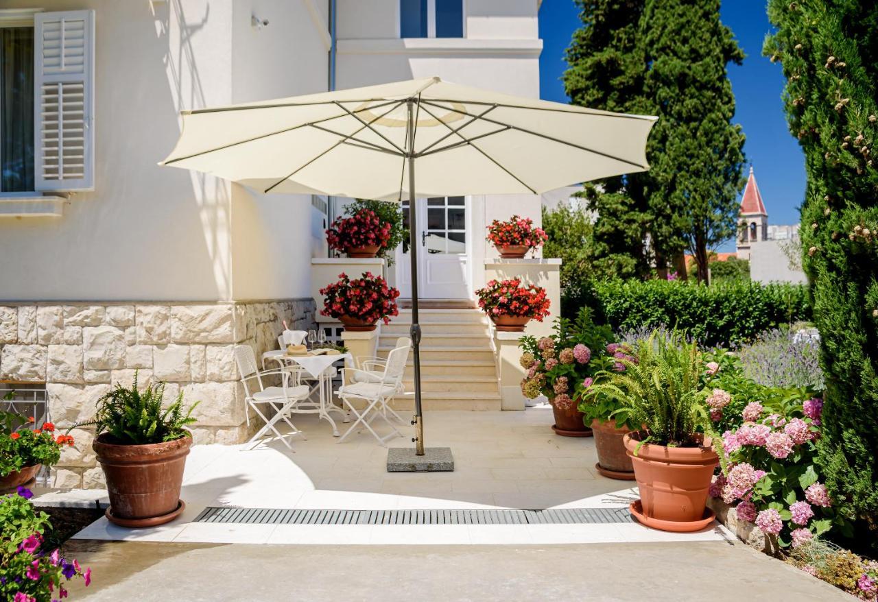 Palace Schoen Milesi - Esense Of Prestige - Private Pool - Free Parking - Old Money Style Luxury Rooms - Walking Distance To The Old Town, The Beach And All Amenities - Buralux Properties Split Buitenkant foto