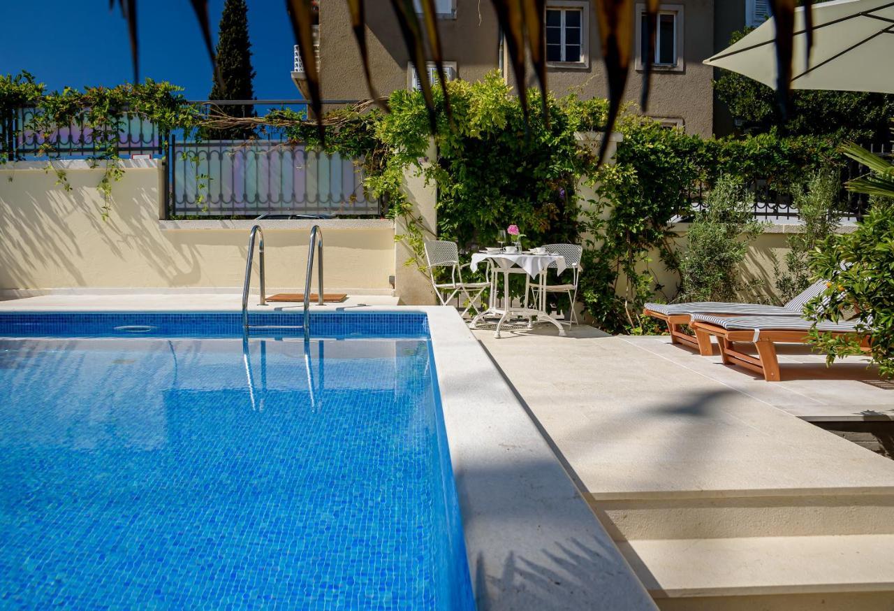 Palace Schoen Milesi - Esense Of Prestige - Private Pool - Free Parking - Old Money Style Luxury Rooms - Walking Distance To The Old Town, The Beach And All Amenities - Buralux Properties Split Buitenkant foto
