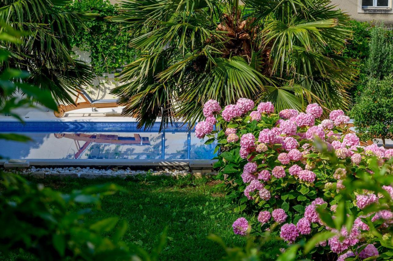 Palace Schoen Milesi - Esense Of Prestige - Private Pool - Free Parking - Old Money Style Luxury Rooms - Walking Distance To The Old Town, The Beach And All Amenities - Buralux Properties Split Buitenkant foto