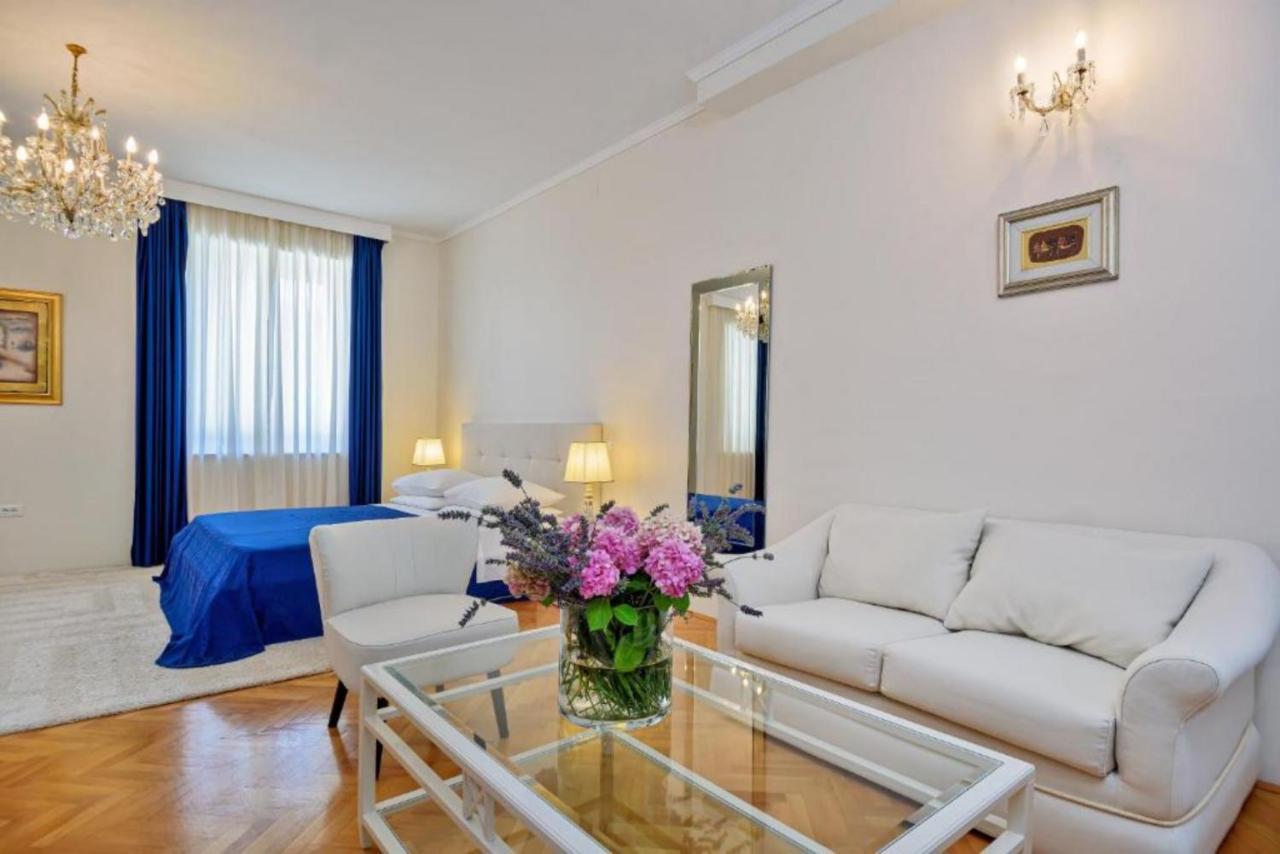 Palace Schoen Milesi - Esense Of Prestige - Private Pool - Free Parking - Old Money Style Luxury Rooms - Walking Distance To The Old Town, The Beach And All Amenities - Buralux Properties Split Buitenkant foto