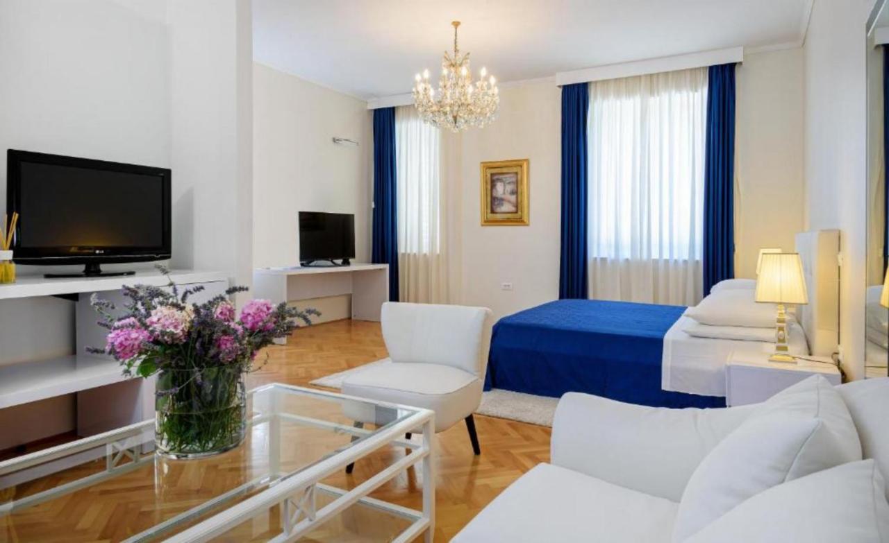 Palace Schoen Milesi - Esense Of Prestige - Private Pool - Free Parking - Old Money Style Luxury Rooms - Walking Distance To The Old Town, The Beach And All Amenities - Buralux Properties Split Buitenkant foto