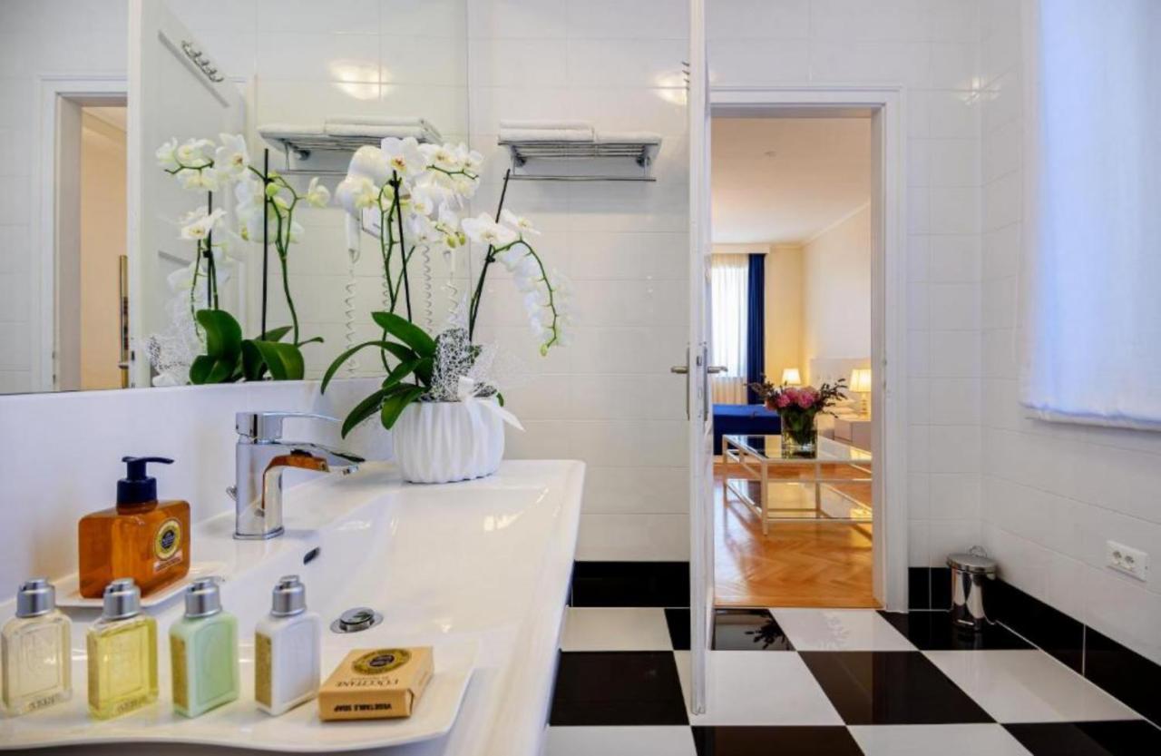 Palace Schoen Milesi - Esense Of Prestige - Private Pool - Free Parking - Old Money Style Luxury Rooms - Walking Distance To The Old Town, The Beach And All Amenities - Buralux Properties Split Buitenkant foto