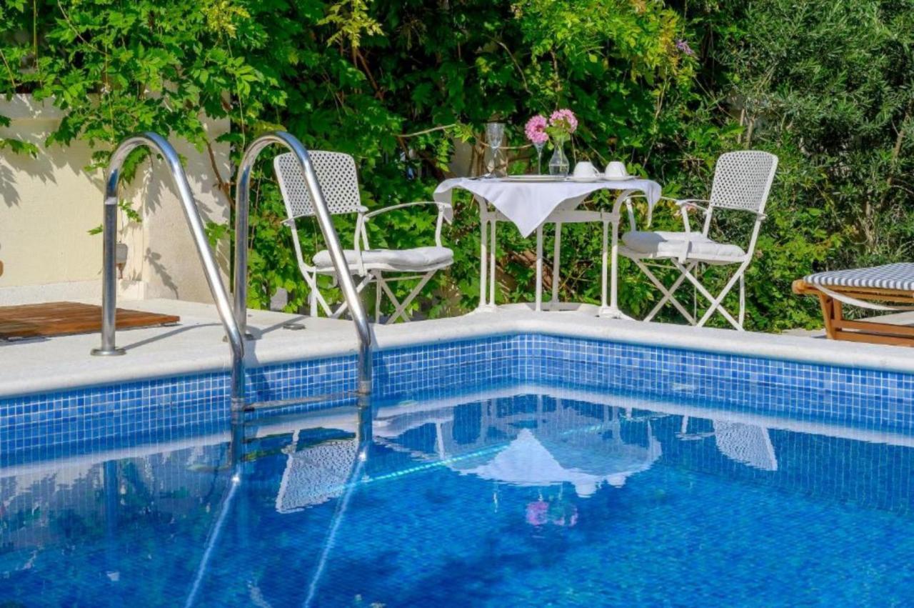 Palace Schoen Milesi - Esense Of Prestige - Private Pool - Free Parking - Old Money Style Luxury Rooms - Walking Distance To The Old Town, The Beach And All Amenities - Buralux Properties Split Buitenkant foto