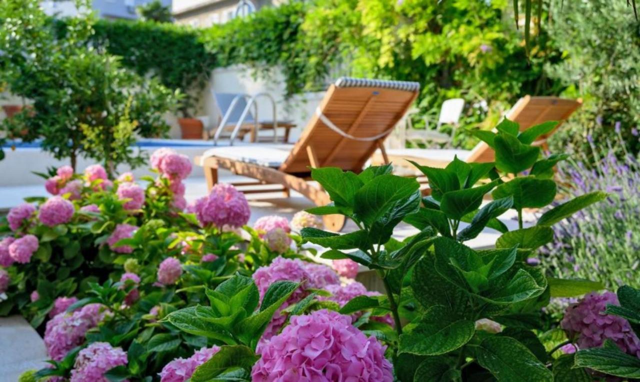 Palace Schoen Milesi - Esense Of Prestige - Private Pool - Free Parking - Old Money Style Luxury Rooms - Walking Distance To The Old Town, The Beach And All Amenities - Buralux Properties Split Buitenkant foto