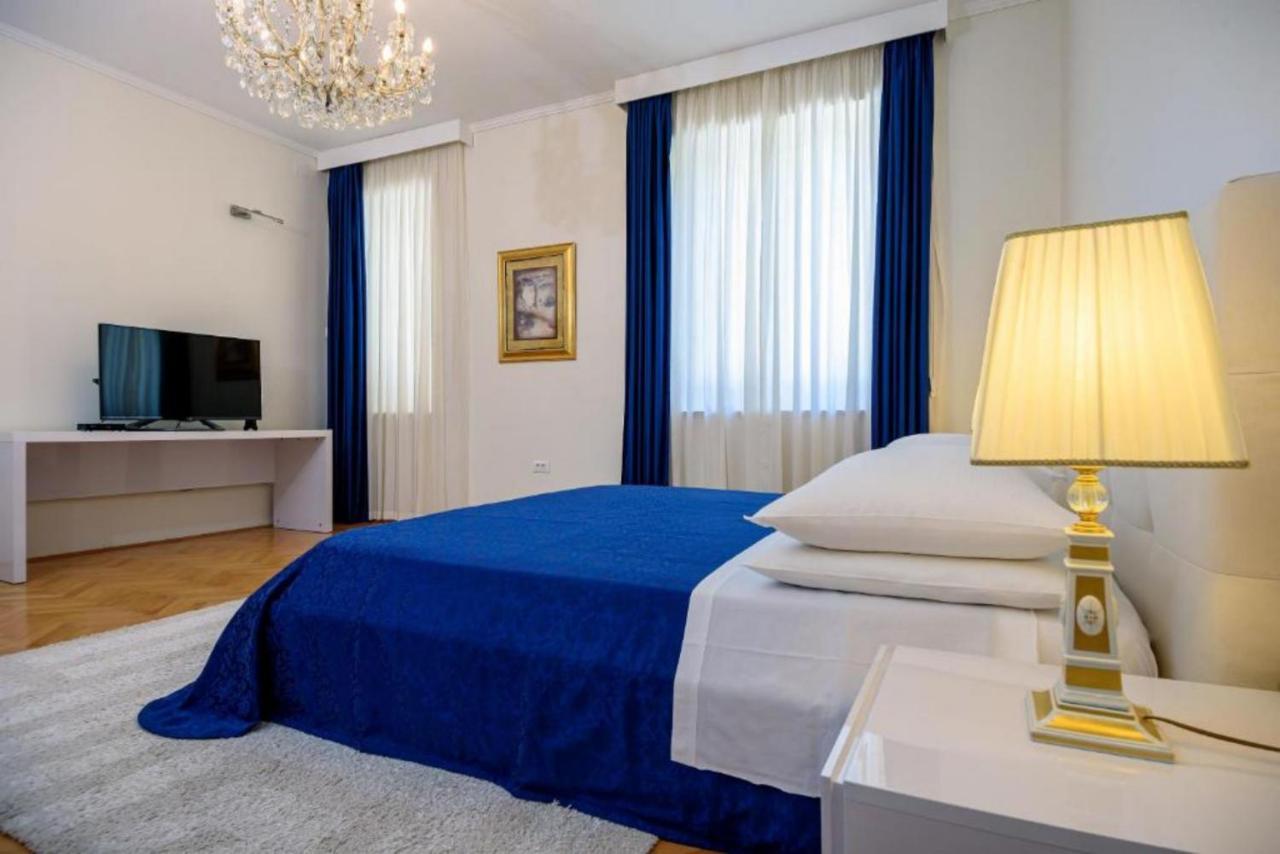 Palace Schoen Milesi - Esense Of Prestige - Private Pool - Free Parking - Old Money Style Luxury Rooms - Walking Distance To The Old Town, The Beach And All Amenities - Buralux Properties Split Buitenkant foto