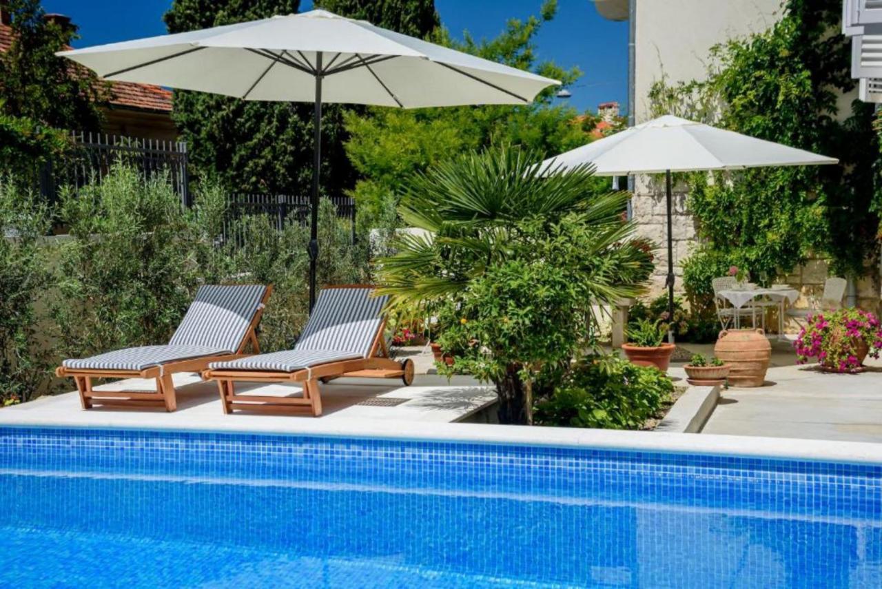 Palace Schoen Milesi - Esense Of Prestige - Private Pool - Free Parking - Old Money Style Luxury Rooms - Walking Distance To The Old Town, The Beach And All Amenities - Buralux Properties Split Buitenkant foto
