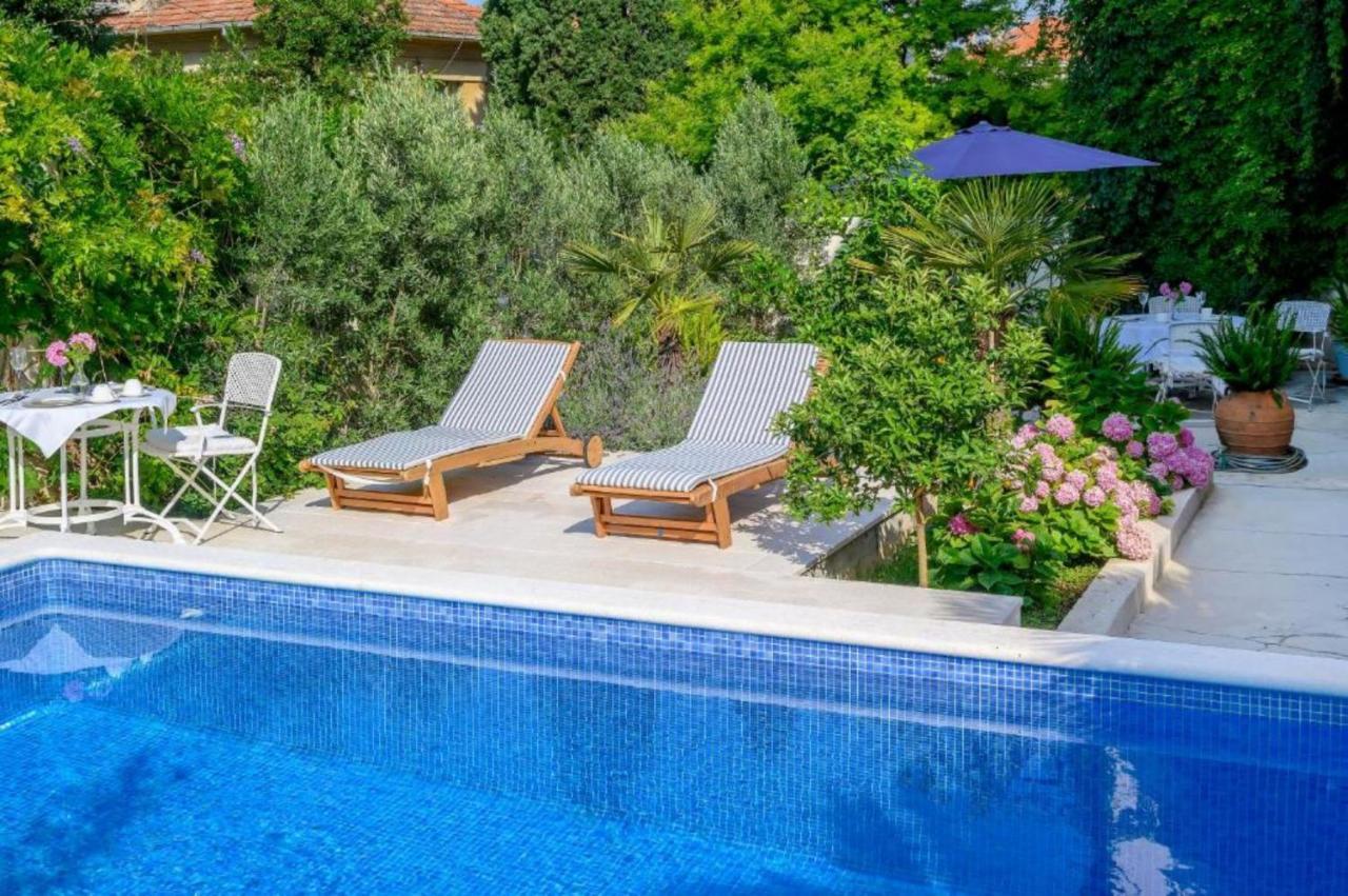 Palace Schoen Milesi - Esense Of Prestige - Private Pool - Free Parking - Old Money Style Luxury Rooms - Walking Distance To The Old Town, The Beach And All Amenities - Buralux Properties Split Buitenkant foto