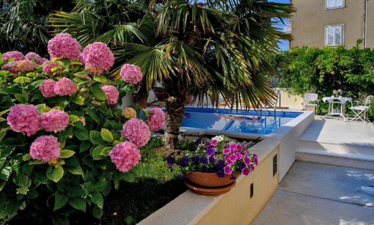 Palace Schoen Milesi - Esense Of Prestige - Private Pool - Free Parking - Old Money Style Luxury Rooms - Walking Distance To The Old Town, The Beach And All Amenities - Buralux Properties Split Buitenkant foto