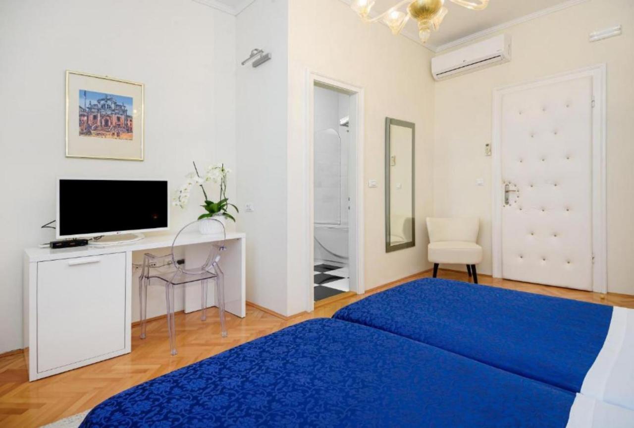 Palace Schoen Milesi - Esense Of Prestige - Private Pool - Free Parking - Old Money Style Luxury Rooms - Walking Distance To The Old Town, The Beach And All Amenities - Buralux Properties Split Buitenkant foto