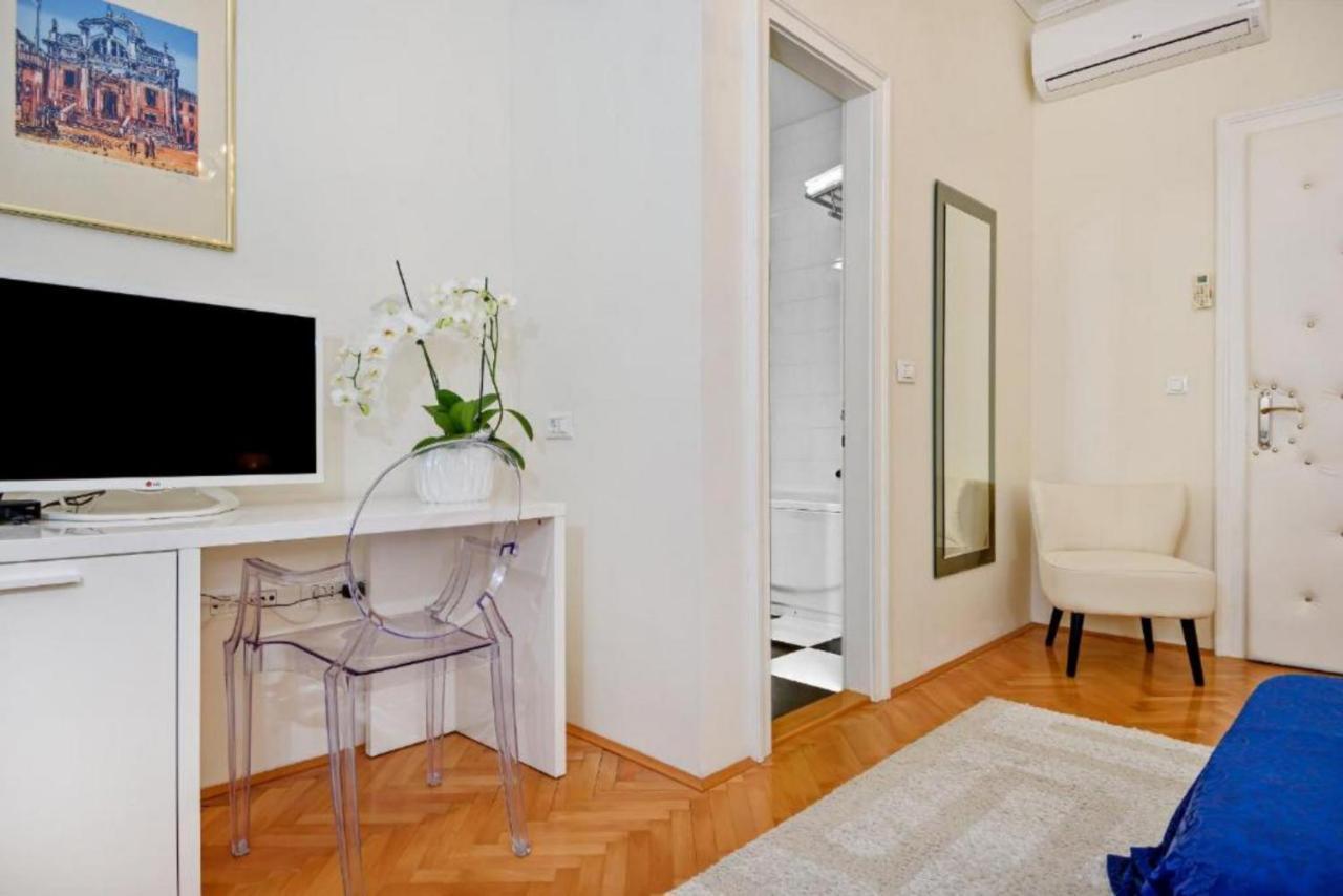 Palace Schoen Milesi - Esense Of Prestige - Private Pool - Free Parking - Old Money Style Luxury Rooms - Walking Distance To The Old Town, The Beach And All Amenities - Buralux Properties Split Buitenkant foto